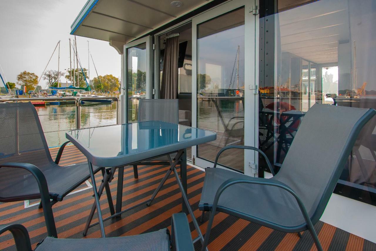 Amber Houseboat Apartment Swinoujscie Exterior photo